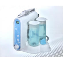 Échelle ultrasonique avec réservoir d&#39;eau